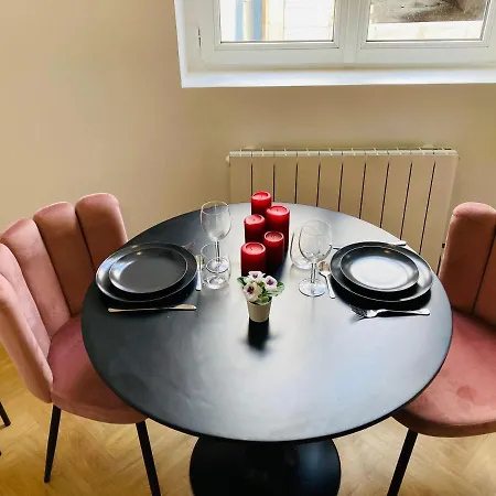 La Roseraie Apartment *